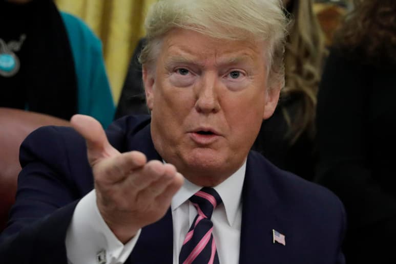 Ambos se unirán a un equipo de defensa encabezado por el abogado general de la Casa Blanca, Pat Cipollone, y por uno de los letrados personales de Trump, Jay Sekulow. (ARCHIVO)