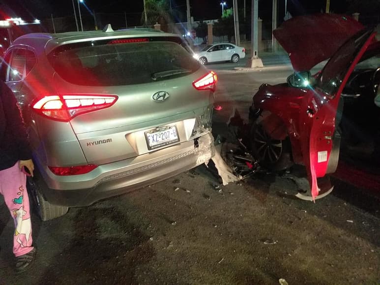 Un ebrio al volante protagonizó un choque sobre el periférico de Torreón dejó dos mujeres lesionadas y daños por 39 mil pesos. (EL SIGLO DE TORREÓN)