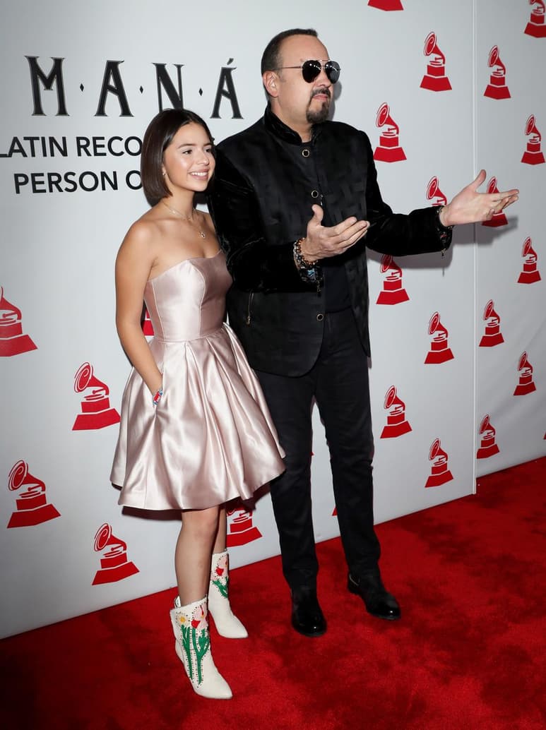Sobre las entrevistas. Los cantantes Ángela y Pepe Aguilar hablan con la prensa para aclarar las declaraciones que hicieron en viernes pasado. (ARCHIVO)