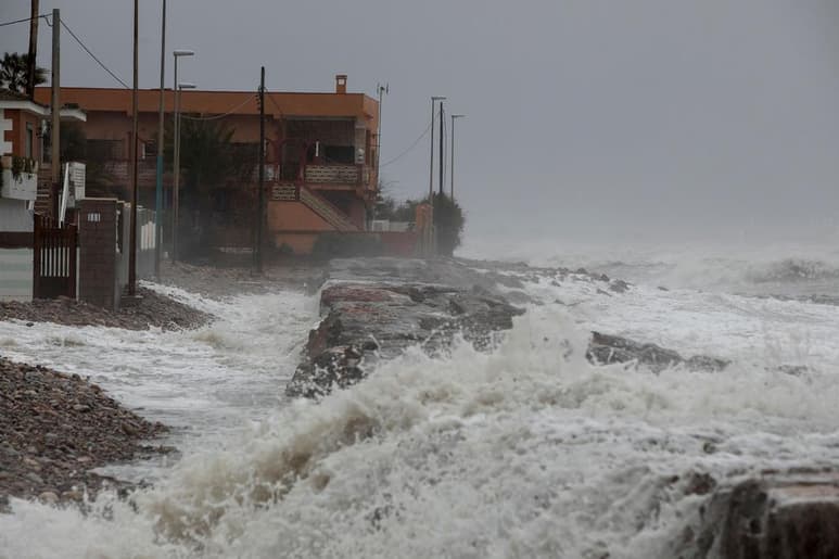 Gloria, nombre meteorológico del temporal, dejó récords de altas olas en toda la costa mediterránea, especialmente en las comunidades valenciana y catalana. (EFE)