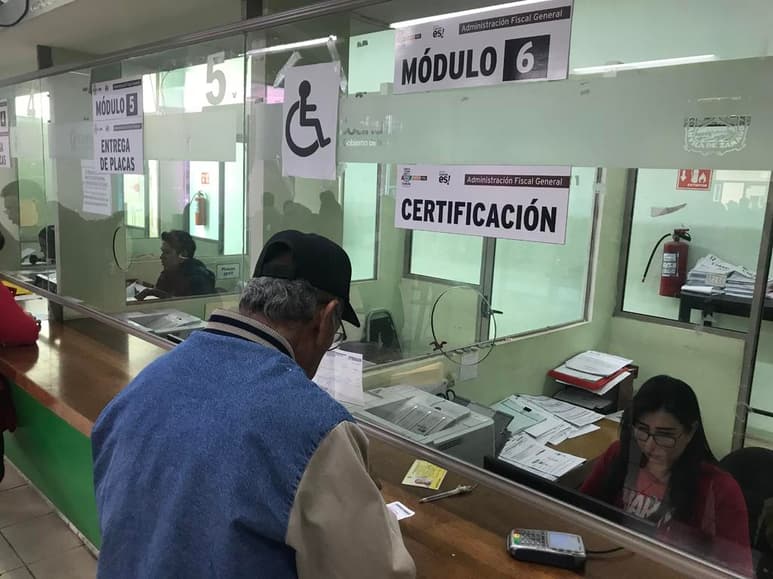 Sólo quienes cubran el 100 por ciento del pago de este último gravamen tendrán derecho a un seguro de daños a terceros en caso de accidente. (EL SIGLO COAHUILA)