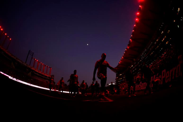 Ambos clubes fronterizos se inspiraron en la Major League Soccer (MLS) para realizar este espectáculo de luces. (ARCHIVO)