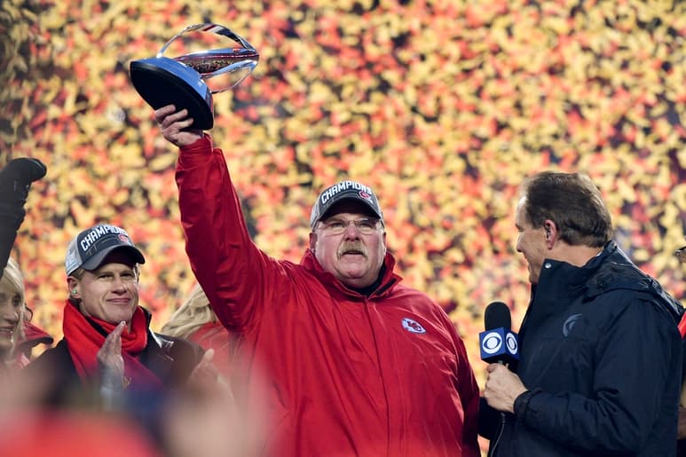 Andy Reid, coach de los Jefes, sufrió la muerte de su hijo mayor Garrett en 2012, después de una vida problemática del joven. (ESPECIAL)