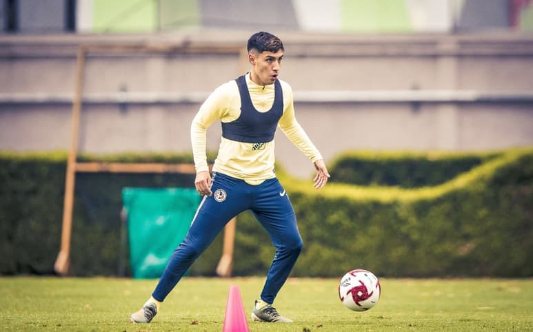 El argentino Leonardo Suárez ya se encuentra bajo las órdenes del técnico azulcrema Miguel Herrera rumbo a la fecha 3 de la Liga MX. (ESPECIAL)