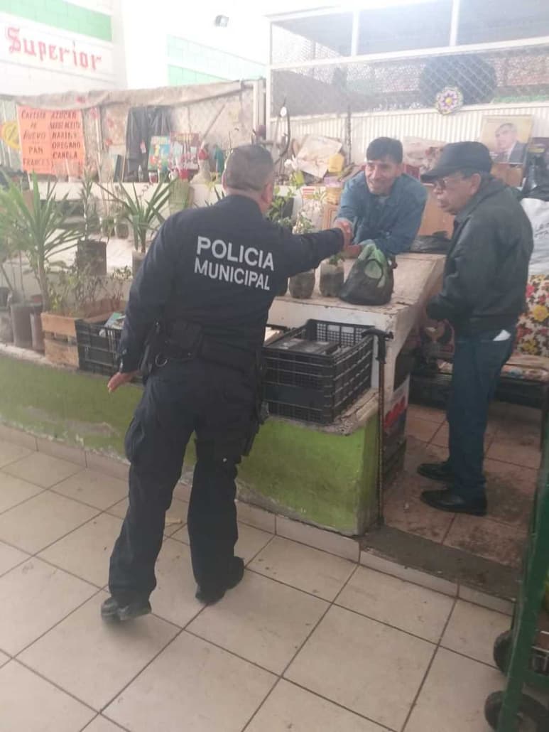 Desde el pasado fin de semana, policías municipales han visitado negocios en Ciudad Lerdo. (CORTESÍA)