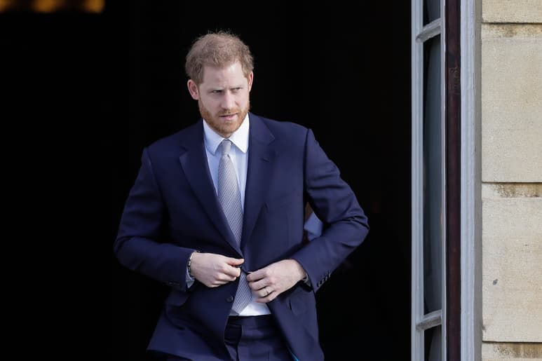 Los comentarios fueron las primeras declaraciones públicas de Harry tras el comunicado del Palacio de Buckingham. (ARCHIVO)