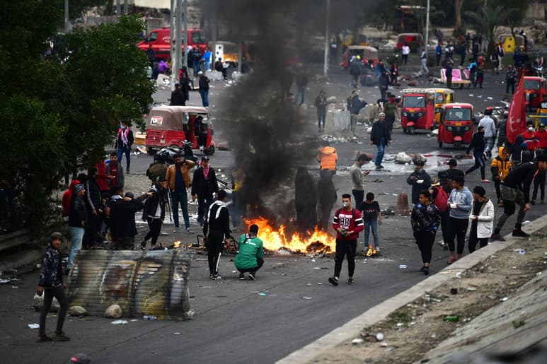 Al menos doce personas perdieron la vida y otras 159 resultaron heridas en las últimas 48 horas en las manifestaciones en Irak. (EFE)