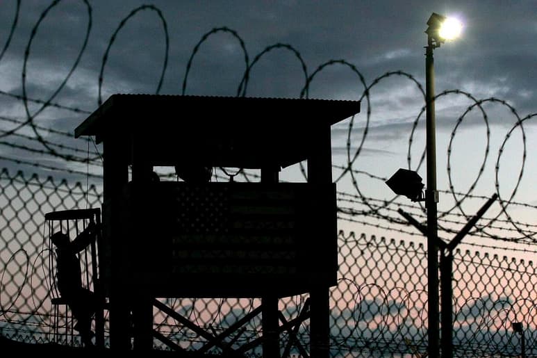 Uno de los creadores de las torturas empleadas por la CIA después de los ataques del 11 de septiembre de 2001 enfrentó a los hombres sometidos a ellas. (ARCHIVO)