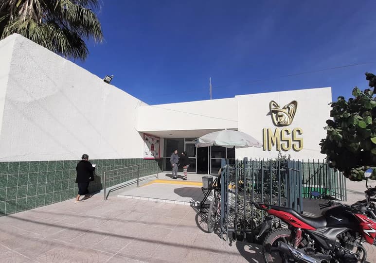 Hay personal administrativo que tiene que hacer dobles funciones porque el IMSS no abre mas plazas en este hospital, al cual además le faltan insumos. (EL SIGLO DE TORREÓN)