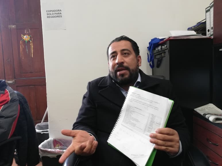 El regidor del PAN, Ángel Luna, señaló que en sesiones de cabildo se hizo el compromiso para que el lunes fuera entregado el reporte. (EL SIGLO DE TORREÓN/VIRGINIA HERNÁNDEZ)