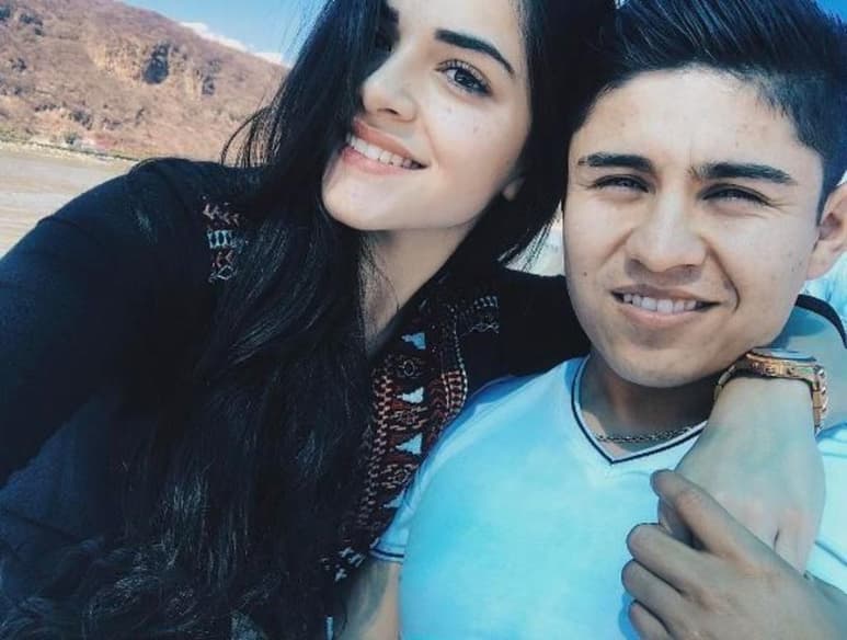 Se trata de Andrea Buenrostro, quien en sus redes sociales publicó el video que se viralizó y mostró el descontento de quienes fueron bañados con el líquido. (ESPECIAL)