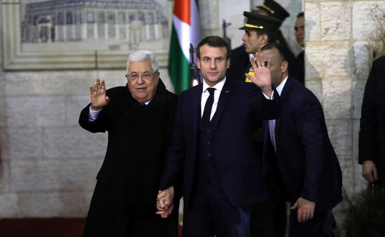 Macron (d), Putin y el príncipe Carlos tienen también reuniones con el presidente palestino, Mahmud Abás (i). (EFE)