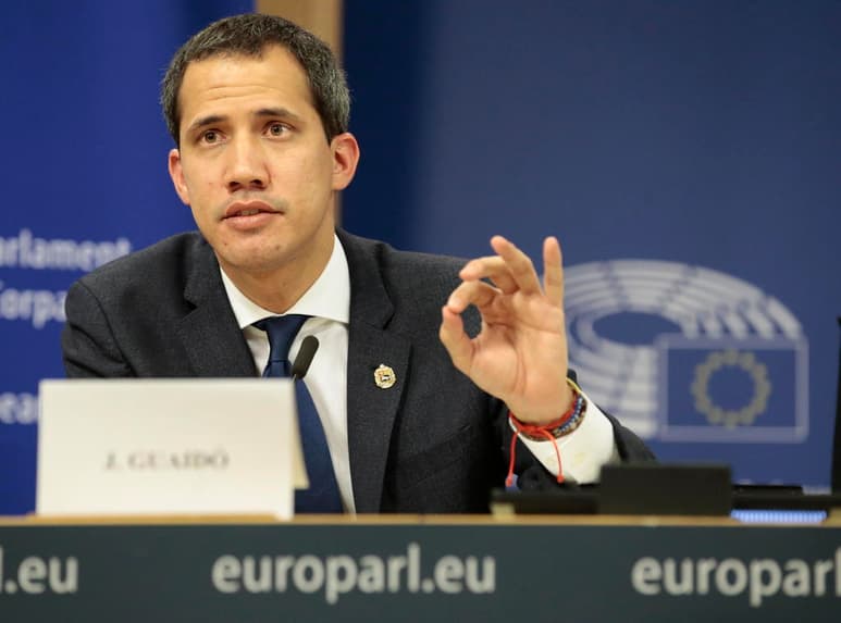 El líder opositor se encuentra en Europa en una gira de trabajo, en tanto sus oficinas se encuentran presuntamente asediadas. (ARCHIVO)