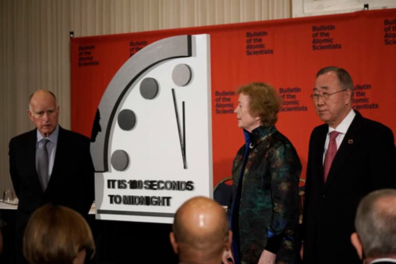 El fin del mundo se acerca, espoleado por la amenaza de la guerra nuclear y la crisis climática, y se encuentra a 100 segundos del abismo, según la actualización de 2019 del 'Reloj del Apocalipsis' de los expertos del Boletín de los Científicos Atómicos. (TWITTER)