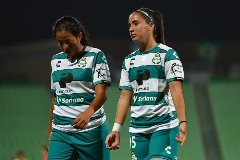 Para la duranguense (d), la idea futbolista del nuevo técnico se está empezando a reflejar en el desempeño del cuadro lagunero. (ARCHIVO)