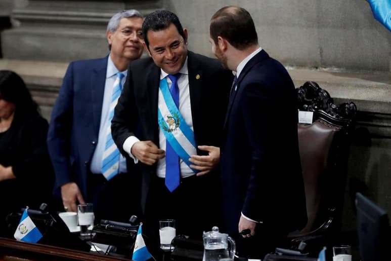 La corrupción repuntó durante el Gobierno del presidente Jimmy Morales Cabrera (c). (ARCHIVO)