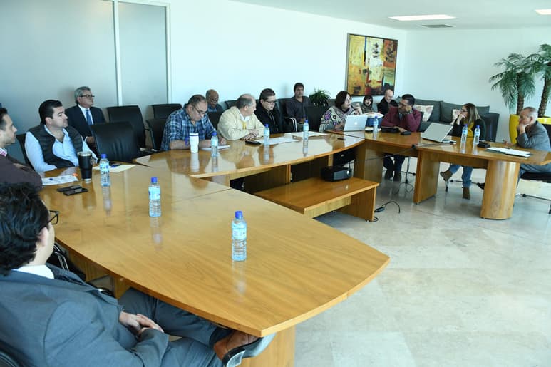 En comparecencia del director de Desarrollo Institucional y Económico de Torreón, Francisco Jaime Acosta, ante la comisión, los regidores manifestaron su preocupación por la disminución del presupuesto para este año y pidieron que al funcionario que se planteen las acciones consideradas para la promoción de la ciudad, a fin de poder aumentar el recurso. (FERNANDO COMPEÁN)