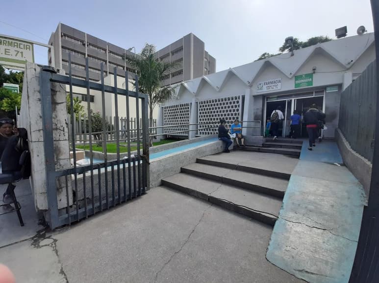 El delegado del IMSS en Coahuila, Juan Salgado Brito, dijo que al día ayer quizá tendrían un poco más pero que el porcentaje varía en función de que a diario las unidades del IMSS pasan el reporte de surtimiento de recetas. (EL SIGLO DE TORREÓN)