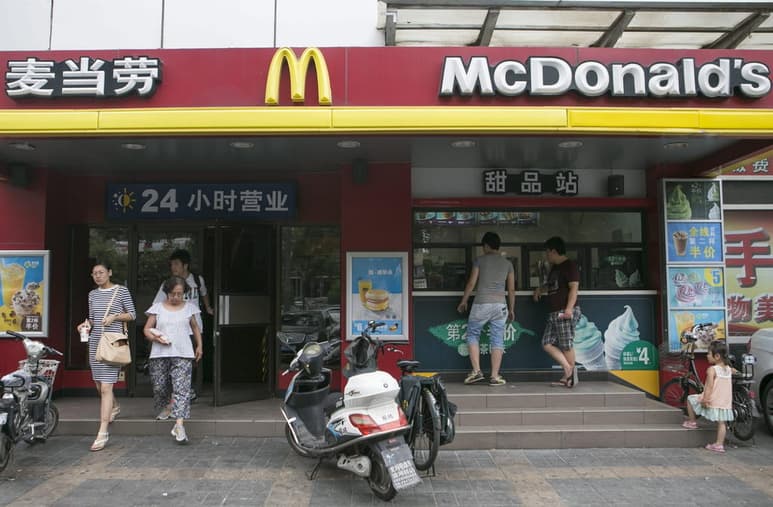 Hasta ahora, se han confirmado 830 casos del virus y 26 muertes. Wuhan y otras 12 ciudades chinas están selladas, aislando a una población total de más de 36 millones de personas. (ARCHIVO)
