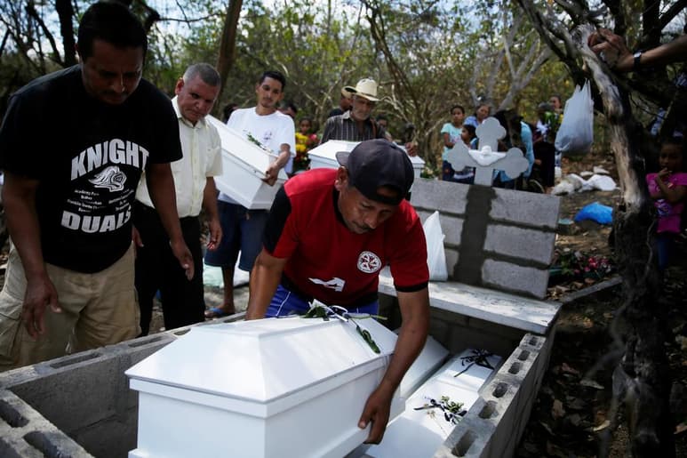 La masacre de El Calabozo fue una grave violación del derecho internacional humanitario.