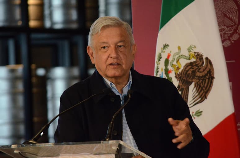 El presidente de la República envió un mensaje a los padres de niños enfermos de cáncer y afirmó que los medicamentos para tratar dicho padecimiento nunca faltarán y que su administración siempre estará atenta a que no haya carencia. (EL UNIVERSAL)