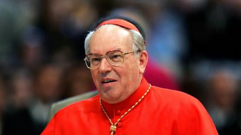 Entre sus deberes está el anuncio de la muerte o renuncia de un papa y la convocatoria del cónclave. (ARCHIVO)