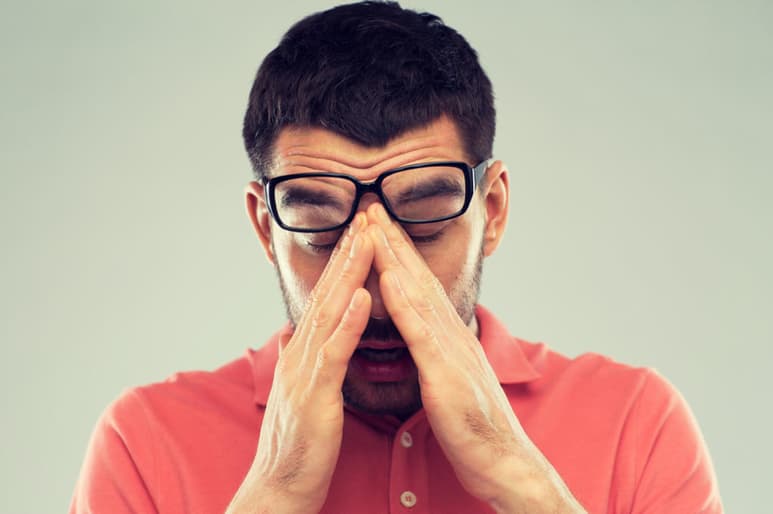 A pesar de que la aparición de cataratas aumenta de manera exponencial a partir de los 50 años de edad, en la actualidad se presenta en personas más jóvenes debido a la diabetes mellitus. (ARCHIVO)