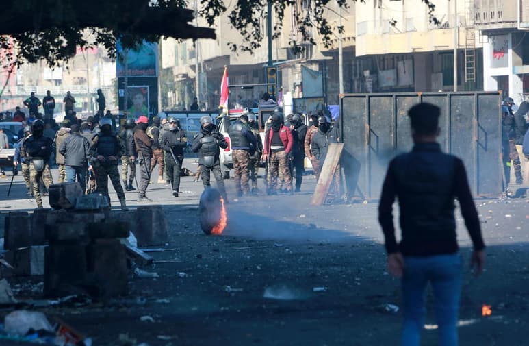 Cientos de manifestantes han vuelto a salir hoy a las calles de Irak pese al intento de las autoridades de desmantelar ayer campamentos de protesta. (ARCHIVO)
