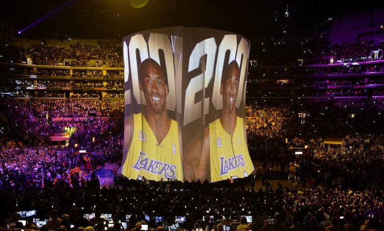 El diario Los Angeles Times confirmó que el exbasquetbolista Kobe Bryant y otras cuatro personas fallecieron en un accidente aéreo en la ciuda de Calabasas, Estados Unidos. (ARCHIVO)