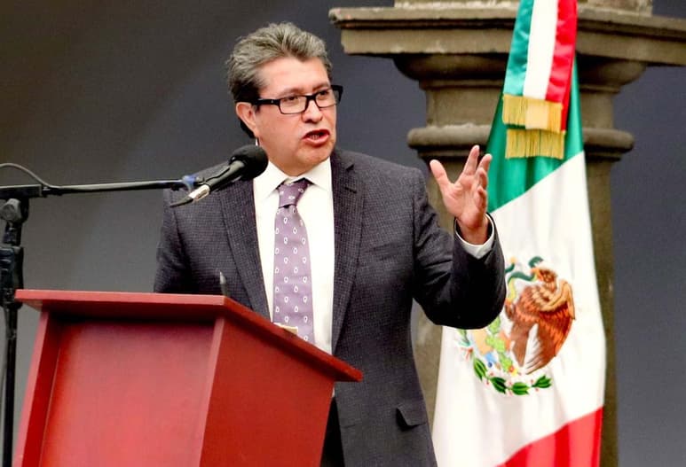 En un mensaje de redes sociales, el coordinador de Morena en la Cámara Alta expresó que fueron los senadores Dante Delgado (MC) y Emilio Álvarez Icaza quienes solicitaron a la Jucopo poder usar la sala protocolo del recinto, él fue invitado pero no pudo asistir. (ESPECIAL)