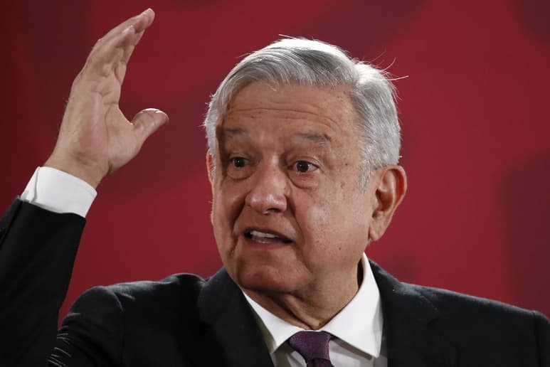 En conferencia de prensa, el titular del Ejecutivo federal también reclamó que hay organizaciones y activistas que no están pidiendo que se investigue a Genaro García Luna, extitular de Seguridad Pública, y quien hoy está detenido e investigado en Estados Unidos, por lo que señaló que éstos padecen de 'amnesia'. (EFE)