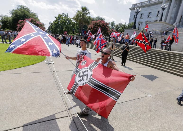 Los neonazis y los supremacistas blancos están resurgiendo en el mundo, aseguró el secretario general de Naciones Unidas, António Guterres. (ARCHIVO)