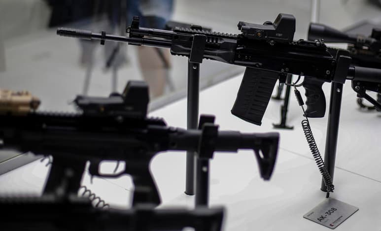 Estados Unidos, China y Rusia son los principales productores mundiales de armas. (ARCHIVO)