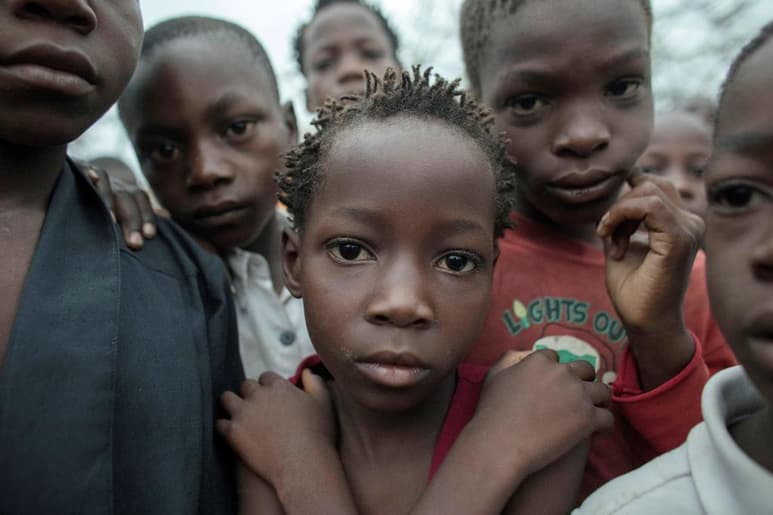 Las autoridades de Ruanda abusan de sus normas para tratar a los niños que viven en las calles del central país africano y en realidad las usan para encerrarlos en condicione inhumanas. (ARCHIVO)