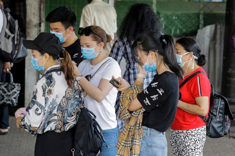 Las drásticas medidas tomadas por China empezaron el 22 de enero con la suspensión de todos los viajes por aire, tren o autobús a Wuhan. (EFE) 