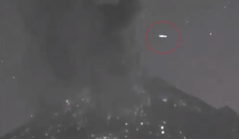 Durante la noche de este lunes se registró una explosión menor en el volcán, la cual fue catalogada en Amarillo Fase 2 (CAPTURA)