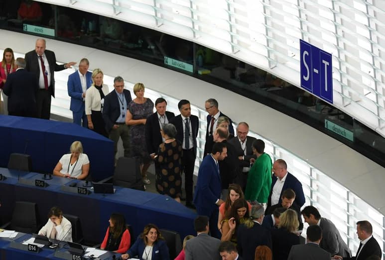 Legisladores británicos ante el Parlamento Europeo se preparan para salir de Bruselas y concretar la salida de su gobierno de la Unión Europea. (ARCHIVO)