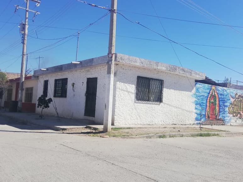 La situación se presenta en la vivienda ubicada en la calle Geranios esquina con Nicolás Fernández de la colonia Roberto Fierro en Lerdo. (EL SIGLO DE TORREÓN)