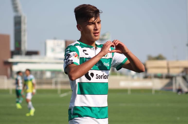 Emmanuel Echeverría se desempeña como volante ofensivo, mostrando olfato goleador, por lo que lidera la Liga MX en su categoría. (ESPECIAL)