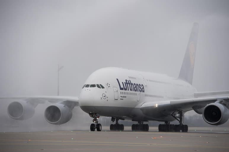 El grupo de aerolíneas Lufthansa ha cancelado hoy todos sus vuelos a China y desde China hasta el 9 de febrero. (ARCHIVO)