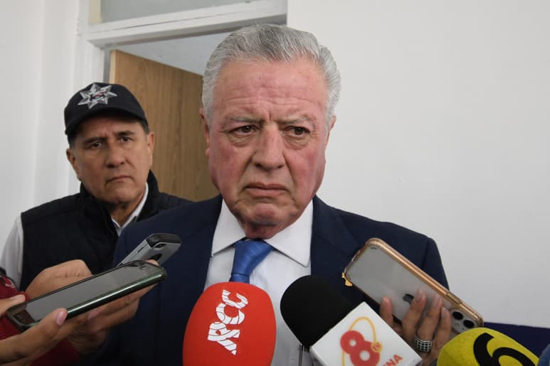 El alcalde de Torreón, Jorge Zermeño, defendió hoy jueves la resurrección de la Dirección de Cultura, esto derivado de la propuesta que realizó a través de la Comisión de Gobernación y Reglamentación durante el miércoles en la tarde. (FERNANDO COMPEÁN)