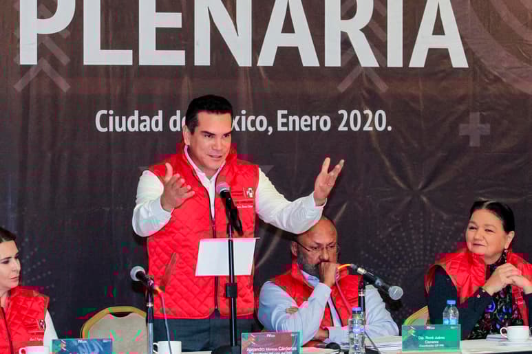 El presidente nacional del Partido Revolucionario Institucional (PRI), Alejandro Moreno Cárdenas, exhortó a los diputados de este instituto político a no permitir que sus opositores los liguen con actos de corrupción. (NOTIMEX)
