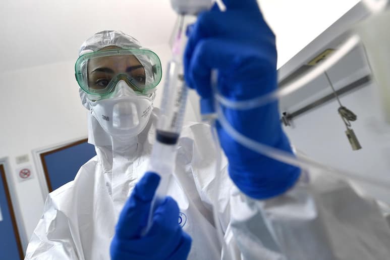 Según el informe diario de la Comisión Nacional de Salud, actualizado a las 04:00 horas locales (20:00 GMT de ayer), el número de pacientes en estado grave se sitúa en 1,527, mientras que 171 personas superaron la enfermedad y fueron dadas de alta. (EFE)