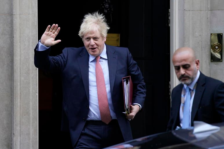 Mientras la Unión Europea despide al Reino Unido con melancolía y tristeza, en la otra cara de la moneda, el primer ministro británico, Boris Johnson y los euroescépticos festejan con alegría. (ARCHIVO)