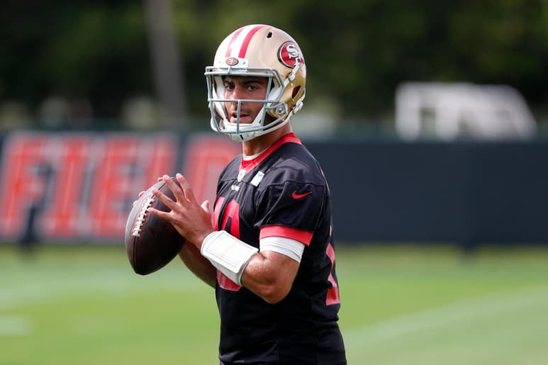 En su primera campaña completa con 49'ers, Jimmy Garoppolo lanzó 27 pases de anotación, pero sufrió 13 intercepciones. (AP)