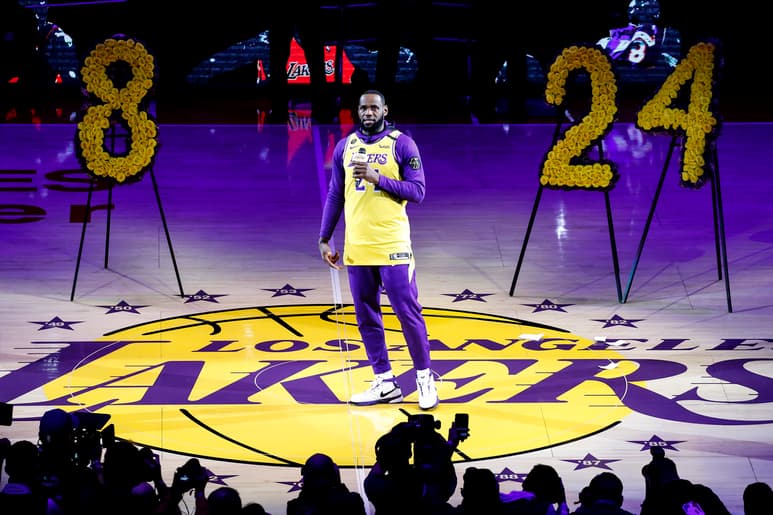 LeBron James le dedicó unas palabras a Kobe Bryant, a quien consideraba su hermano. (AP)