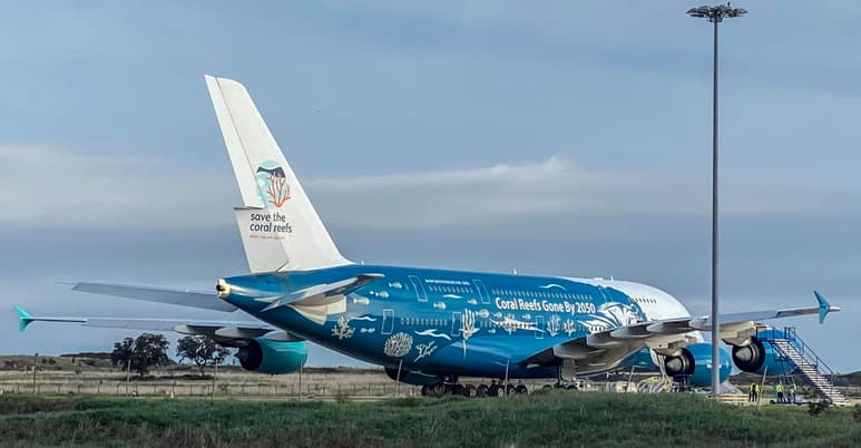 La aeronave, un Airbus 380 de la compañía portuguesa Hi Fly, fletado por la Unión Europea, tiene ya todo listo para partir esta noche desde Wuhan tras haber acumulado varios retrasos que han complicado el plan de repatriación. (EFE)