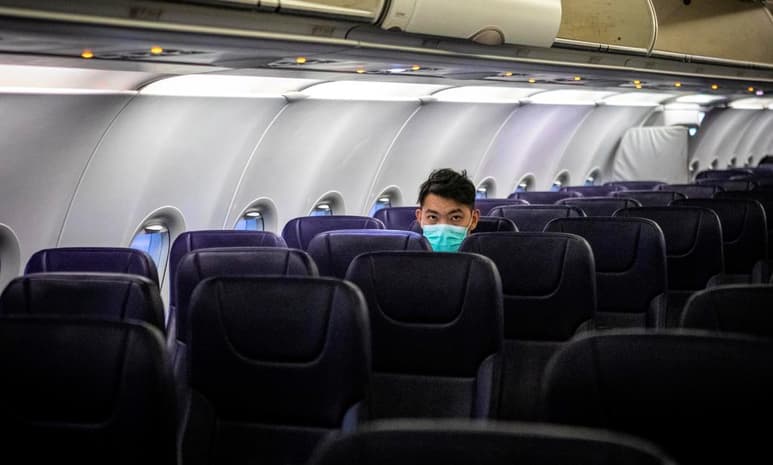 La Comisión de Salud Pública de la provincia de Hubei también reportó 2,590 nuevos casos confirmados de infección con el coronavirus, lo que aumenta la cifra total de contagios a más de 14,380 casos. (EFE)
