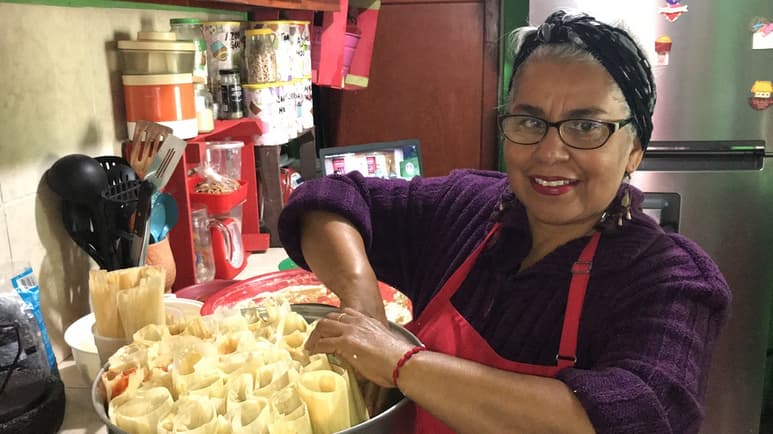 Doris ha ido perfeccionando sus tamales e insiste que lo saludable no está peleado con el buen sabor. (VERÓNICA RIVERA)