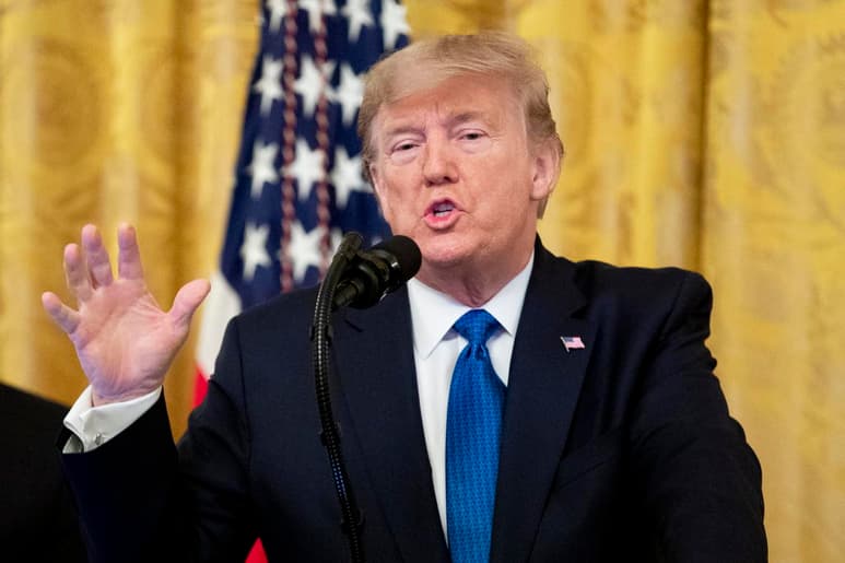Donald Trump, acusó al exalcalde de Nueva York Michael Bloomberg de 'amañe las elecciones' primarias en contra del senador Bernie Sanders. (ARCHIVO) 